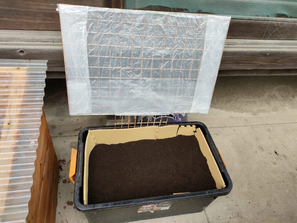 DIYの道具箱に網をつけて、即席キエーロにする