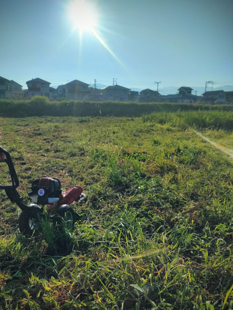 コメリの車輪付き草刈り機